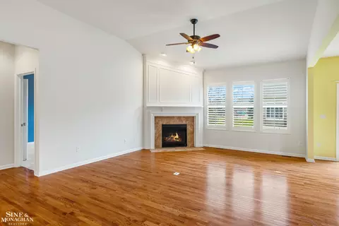 Living - 49636 Hiddenbrook Dr, Macomb, MI 48042 photo 3 of 5
