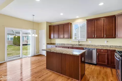Kitchen - 49636 Hiddenbrook Dr, Macomb, MI 48042 photo 4 of 4