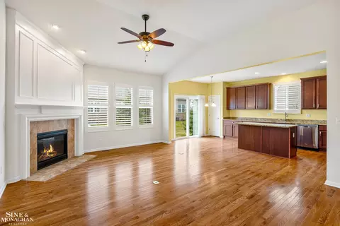 Living - 49636 Hiddenbrook Dr, Macomb, MI 48042 photo 4 of 5