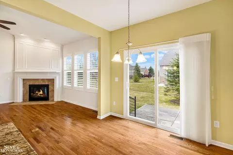 Living - 49636 Hiddenbrook Dr, Macomb, MI 48042 photo 5 of 5