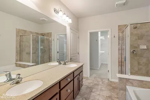 Bath - 49636 Hiddenbrook Dr, Macomb, MI 48042 photo 1 of 3