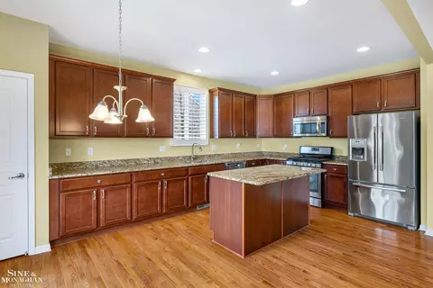 Kitchen - 49636 Hiddenbrook Dr, Macomb, MI 48042 photo 2 of 4