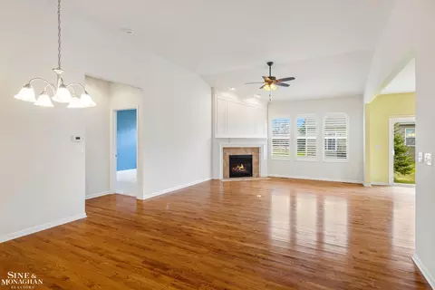Living - 49636 Hiddenbrook Dr, Macomb, MI 48042 photo 1 of 5