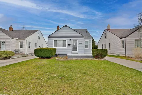 22832 Lambrecht Ave, Eastpointe, MI 48021