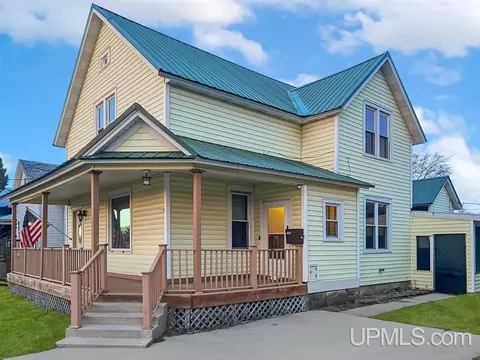 1808 11th, Menominee, MI 49858