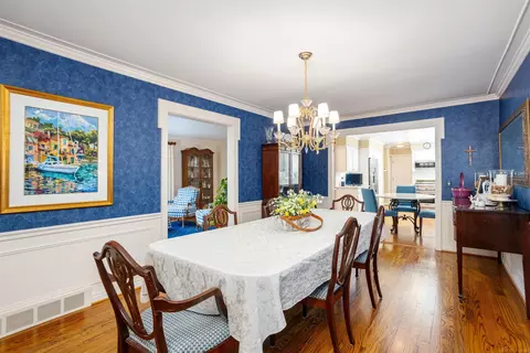 Dining - 895 Avon Ct, Grosse Pointe Woods, MI 48236 photo 3 of 7