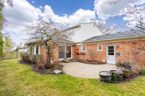 Exterior - 895 Avon Ct, Grosse Pointe Woods, MI 48236 photo 7 of 10