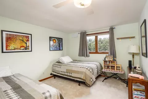 Bedroom - 895 Avon Ct, Grosse Pointe Woods, MI 48236 photo 6 of 7