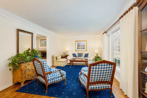 Living - 895 Avon Ct, Grosse Pointe Woods, MI 48236 photo 1 of 6
