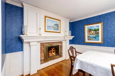 Dining - 895 Avon Ct, Grosse Pointe Woods, MI 48236 photo 2 of 7