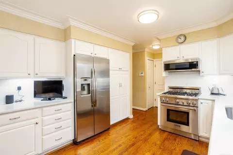 Kitchen - 895 Avon Ct, Grosse Pointe Woods, MI 48236 photo 1 of 2