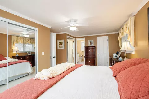Bedroom - 895 Avon Ct, Grosse Pointe Woods, MI 48236 photo 3 of 7