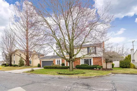 Exterior - 895 Avon Ct, Grosse Pointe Woods, MI 48236 photo 10 of 10