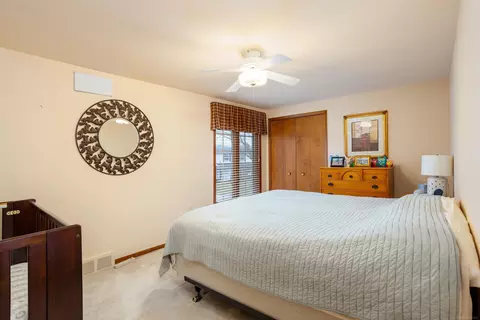 Bedroom - 895 Avon Ct, Grosse Pointe Woods, MI 48236 photo 4 of 7