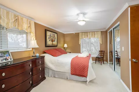 Bedroom - 895 Avon Ct, Grosse Pointe Woods, MI 48236 photo 2 of 7