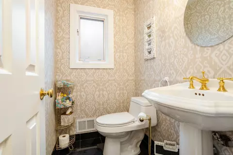 Bath - 895 Avon Ct, Grosse Pointe Woods, MI 48236 photo 1 of 4