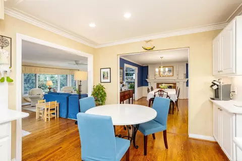Dining - 895 Avon Ct, Grosse Pointe Woods, MI 48236 photo 5 of 7
