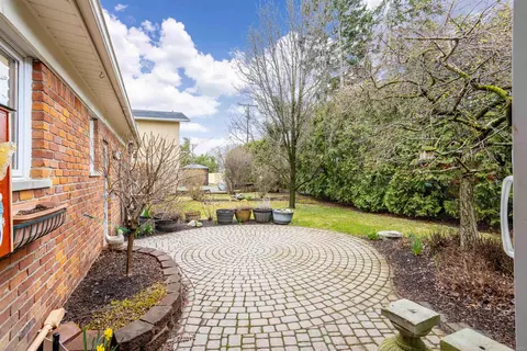 Exterior - 895 Avon Ct, Grosse Pointe Woods, MI 48236 photo 6 of 10