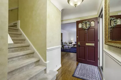Entry Way - 895 Avon Ct, Grosse Pointe Woods, MI 48236 photo 1 of 1