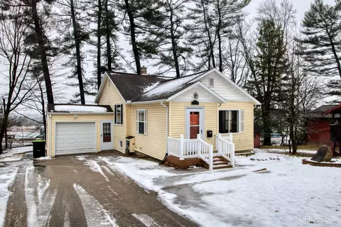 805 E I, Iron Mountain, MI 49801