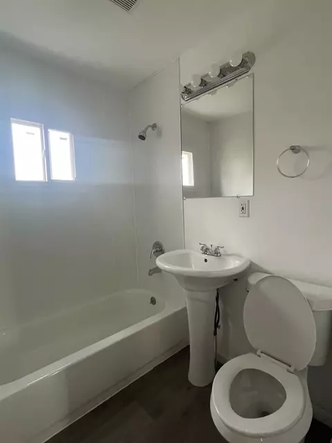 Bath - 3137 Leith, Flint, MI 48506 photo 1 of 1
