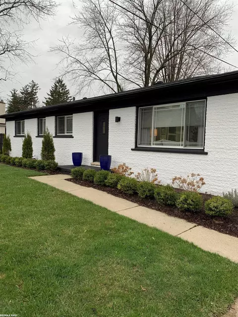 5685 Rawnsley, West Bloomfield, MI 48323