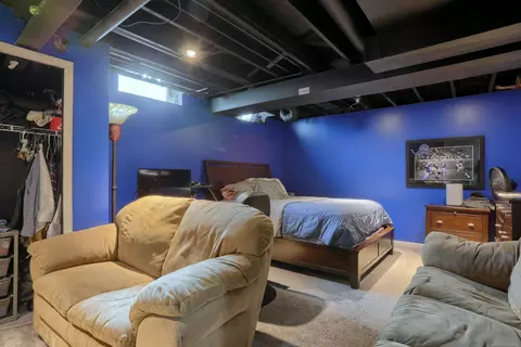 Bedroom - 16328 Vandelay Dr, Macomb, MI 48044 photo 6 of 6