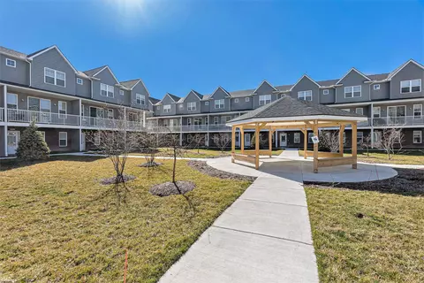 3987 Trailway Cmns #27, Auburn Hills, MI 48326