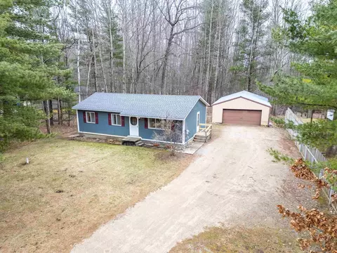 1096 Wiggins Lk, Gladwin, MI 48624