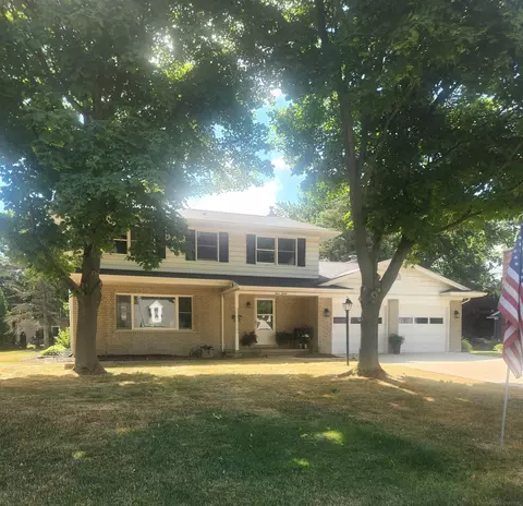 330 E Meldrum Cir, Saint Clair, MI 48079