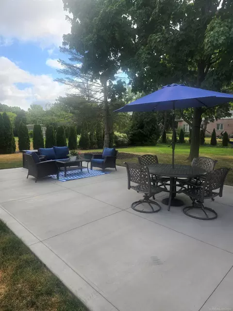 Exterior - 330 E Meldrum Cir, Saint Clair, MI 48079 photo 3 of 8