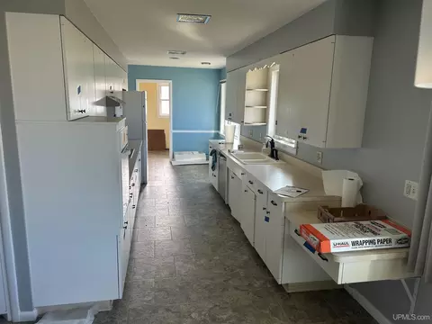 Kitchen - 1717 S 9th Ave S, Escanaba, MI 49829 photo 1 of 1