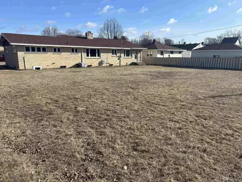 Exterior - 1717 S 9th Ave S, Escanaba, MI 49829 photo 3 of 5
