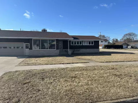 1717 S 9th Ave S, Escanaba, MI 49829