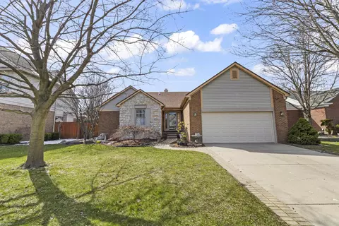 52697 Alaina, New Baltimore, MI 48051