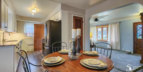 Dining - 2548 Deborah, Monroe, MI 48162 photo 1 of 2