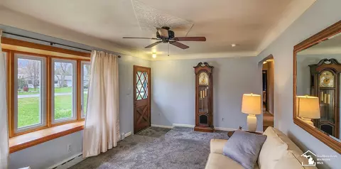 Living - 2548 Deborah, Monroe, MI 48162 photo 1 of 1