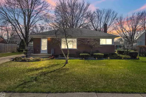 21828 Edgewood, Saint Clair Shores, MI 48080
