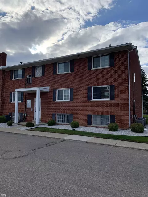 8260 Crestview, Sterling Heights, MI 48312