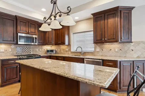 Kitchen - 17540 Eider, Clinton Township, MI 48038 photo 3 of 5