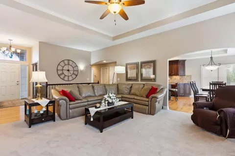 Living - 17540 Eider, Clinton Township, MI 48038 photo 2 of 4