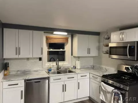 Kitchen - 7776 Riga, Riga, MI 49276 photo 2 of 2
