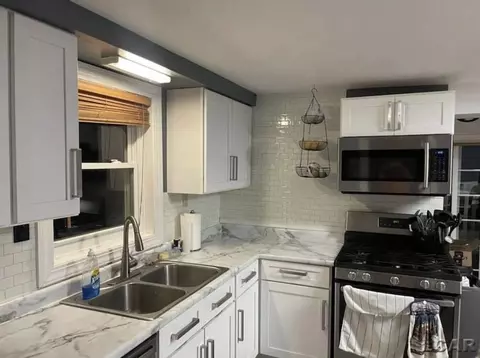 Kitchen - 7776 Riga, Riga, MI 49276 photo 1 of 2