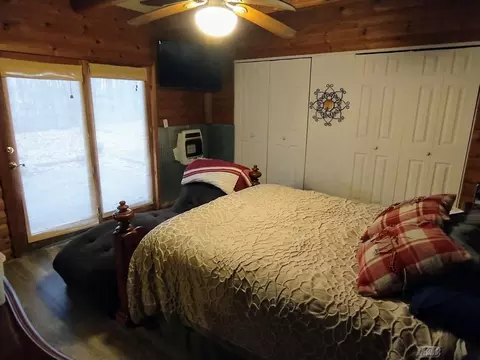 Bedroom - 513 Ithaca, Harrison, MI 48625 photo 2 of 4