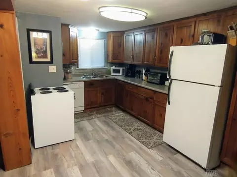 Kitchen - 513 Ithaca, Harrison, MI 48625 photo 2 of 3