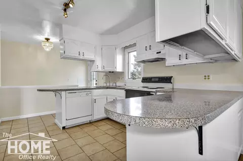 Kitchen - 411 White Oak, Perry, MI 48872 photo 2 of 4