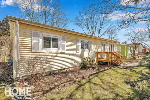 Exterior - 411 White Oak, Perry, MI 48872 photo 2 of 7