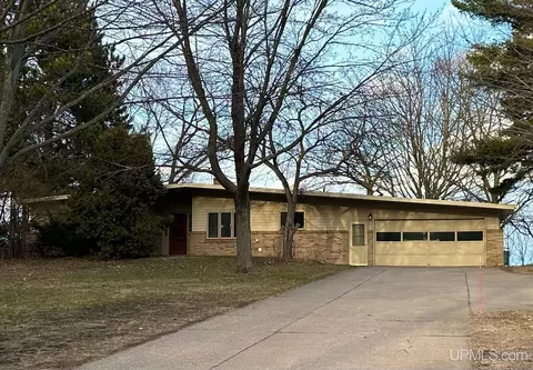 9 Marquette, Marquette, MI 49855