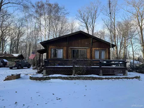 2822 W 6th, Gladstone, MI 49837