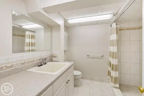 Bath - 45597 Delmar, Macomb, MI 48044 photo 4 of 4